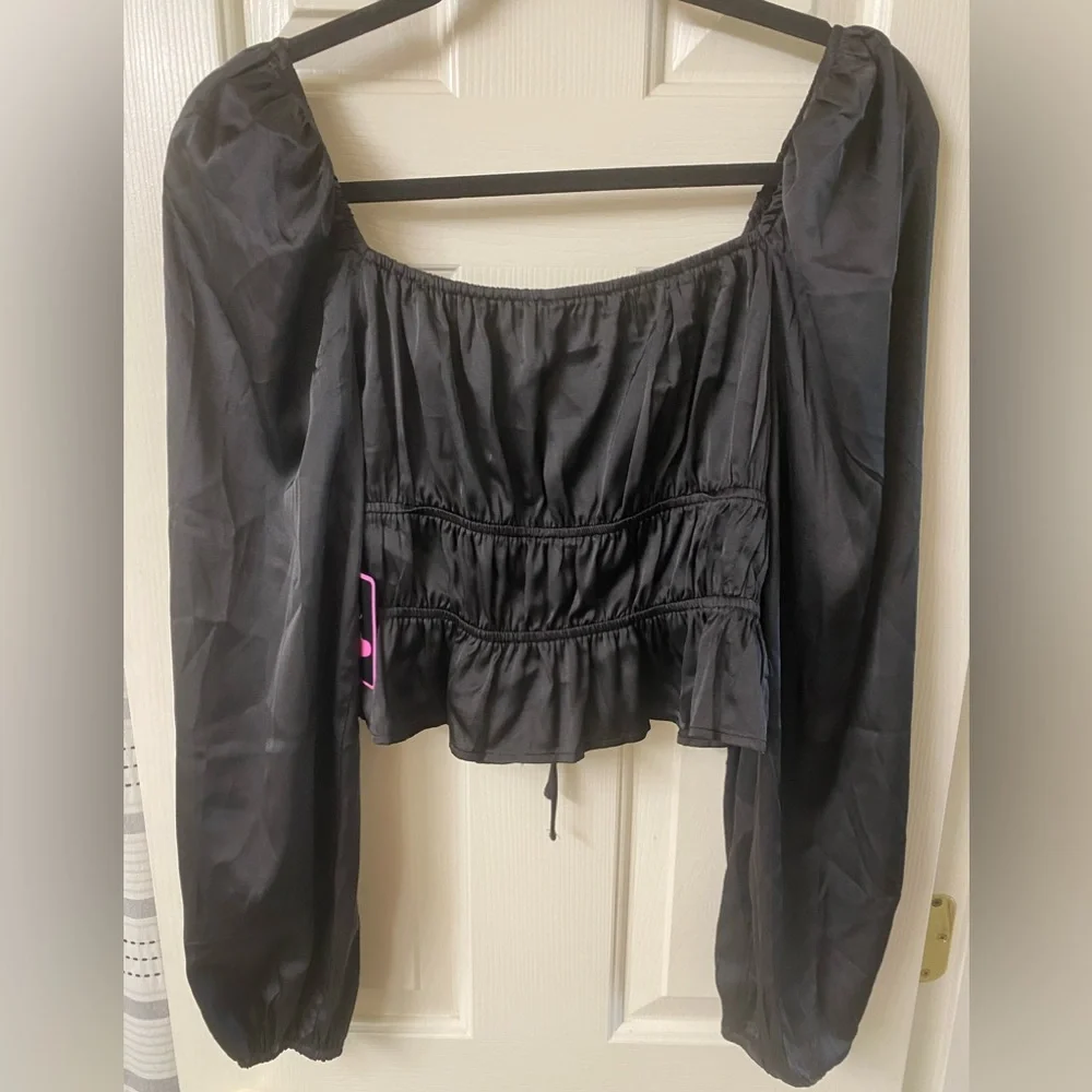 Mixed Threads Los Angeles Satin Black Puff Long Sleeve Crop Top Size Medium NWT - Picture 9 of 16
